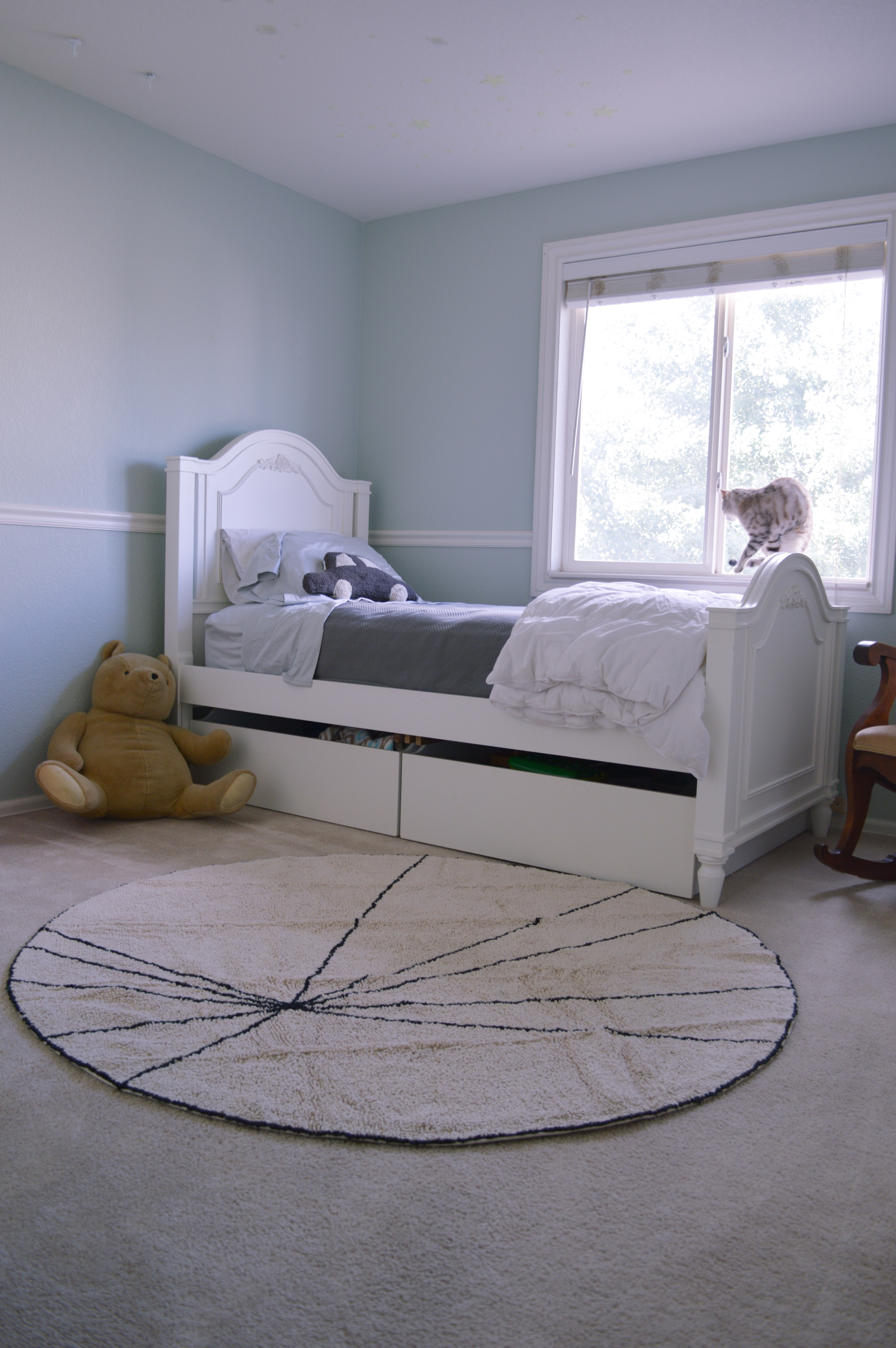 Kids Bedroom Decor Ideas with Lorena Canals Rugs featured by popular Denver lifestyle blogger, All Things Lovely